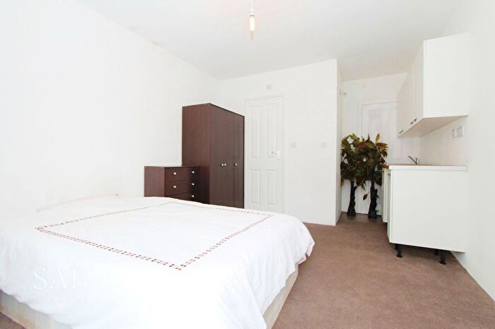 1 Bedroom Flat To Rent In Thorn Close, Northolt, UB5