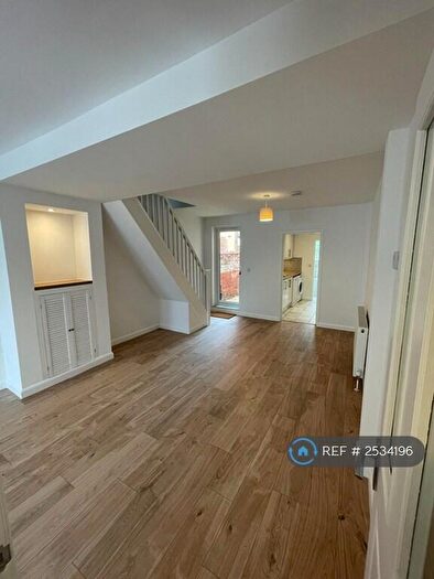 3 Bedroom Terraced House To Rent In Pitcroft Avenue, Reading, RG6