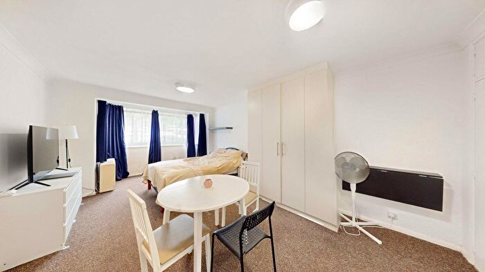 Studio For Sale In Selworthy Close, Wanstead, E11