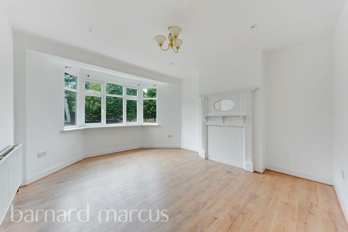 4 Bedroom Terraced House To Rent In Gunnersbury Avenue, Acton, W3