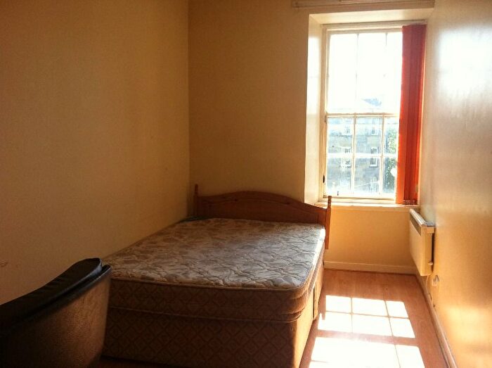 1 Bedroom Flat To Rent In St Patrick Square, South Side, Edinburgh, EH8