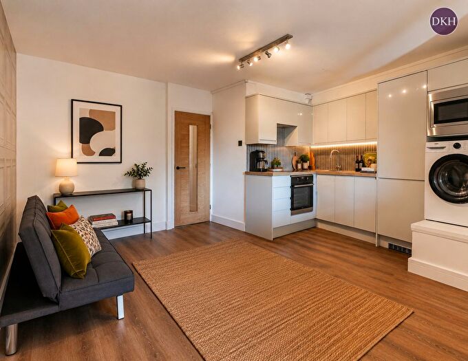 1 Bedroom Maisonette To Rent In Church Street, Rickmansworth, Hertfordshire, WD3