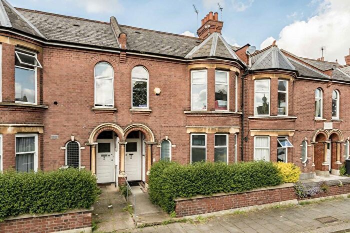 2 Bedroom Maisonette To Rent In Telferscot Road, Balham, SW12