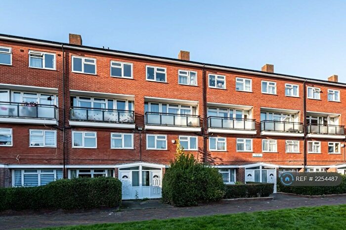 4 Bedroom Terraced House To Rent In Olney Road, London, SE17