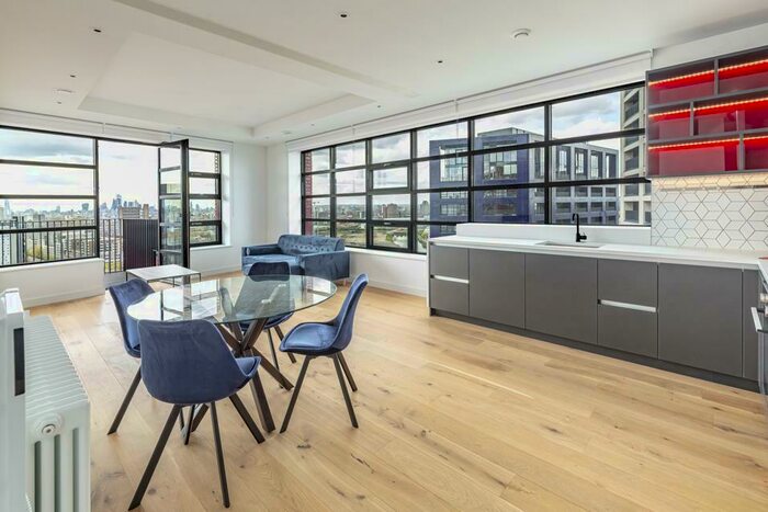 2 Bedroom Apartment To Rent In Defoe House, London City Island, E14