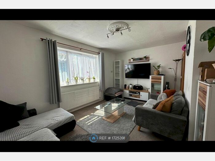 3 Bedroom Semi-Detached House To Rent In Alan Moss Road, Loughborough, LE11