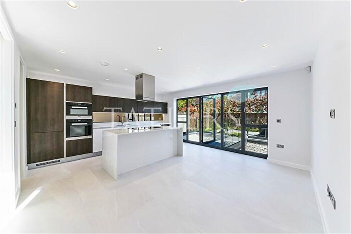 6 Bedroom Detached House For Sale In Yewtree Close, Muswell Hill Borders, N22