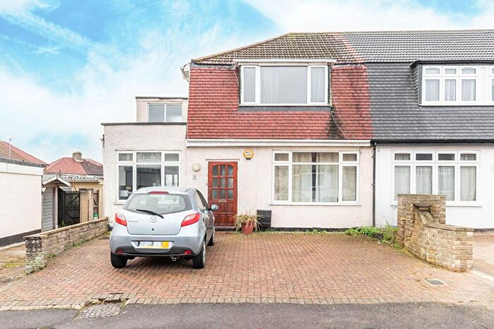 4 Bedroom End Of Terrace House For Sale In Chelsea Close, Edgware, HA8