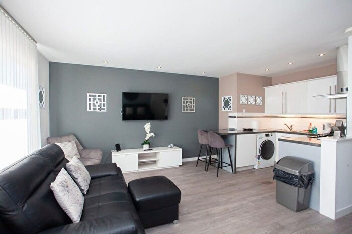 2 Bedroom Flat To Rent In Craigton, G52