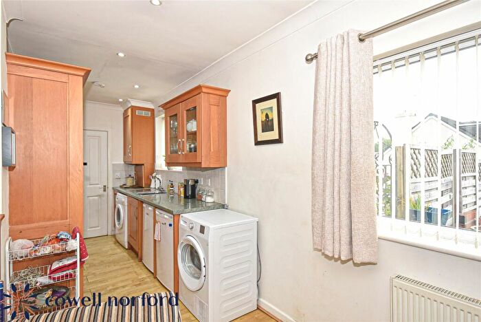 2 Bedroom Bungalow For Sale In Yealand Close, Bamford, Rochdale, OL11