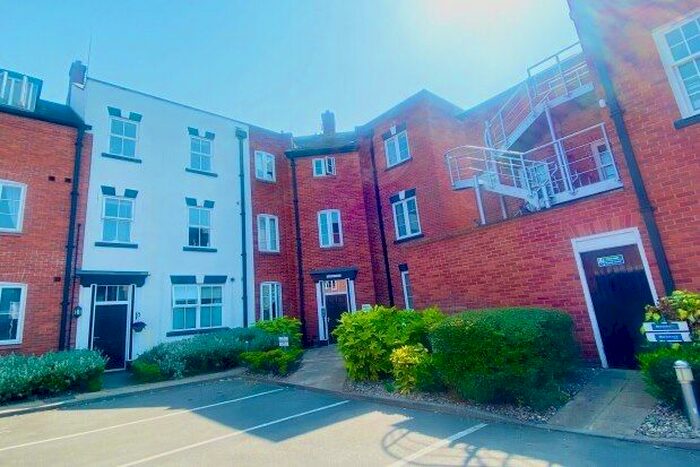 3 Bedroom Flat To Rent In Charter Mews, Lichfield, WS13