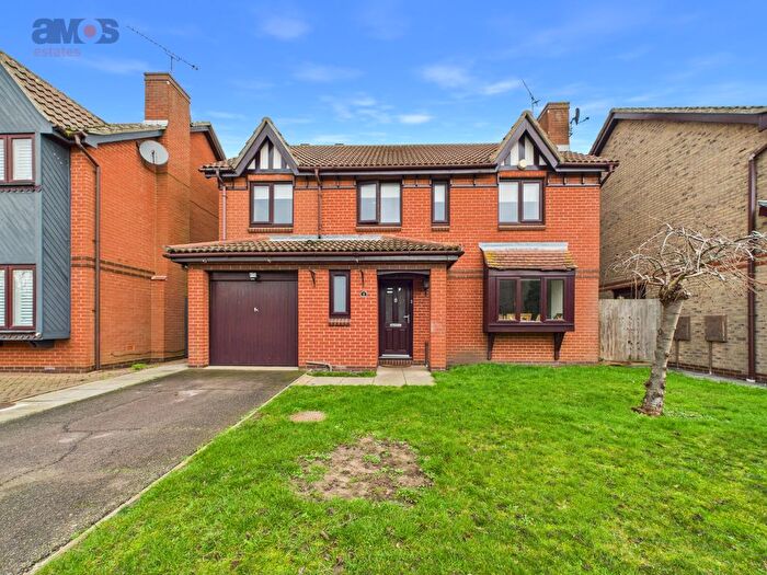 4 Bedroom Detached House For Sale In The Saltings, Hadleigh, Essex, SS7