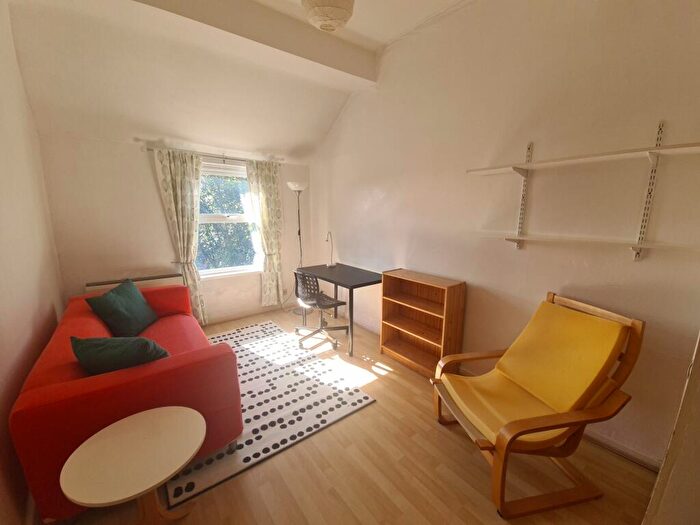 1 Bedroom House To Rent In -Moorland Road, Leeds, LS6