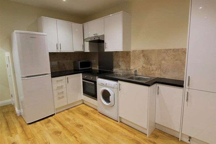 1 Bedroom Flat To Rent In Harvest Road, Englefield Green, Egham TW20