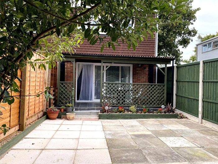 4 Bedroom Semi-Detached House To Rent In Chelsea Gardens, Houghton Regis, LU5