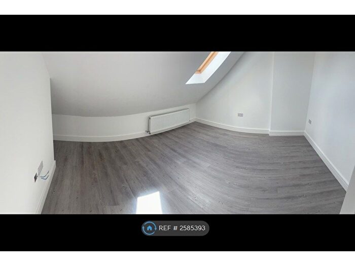 6 Bedroom Terraced House To Rent In Staines Road West, Ashford, TW15