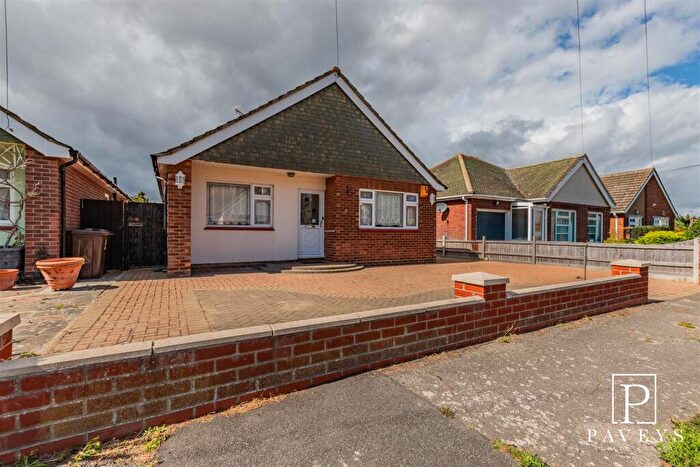 2 Bedroom Detached Bungalow For Sale In Melrose Gardens, Holland-On-Sea, CO15