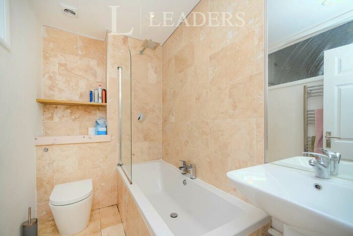 2 Bedroom Apartment To Rent In St Aubyns, Hove, BN3