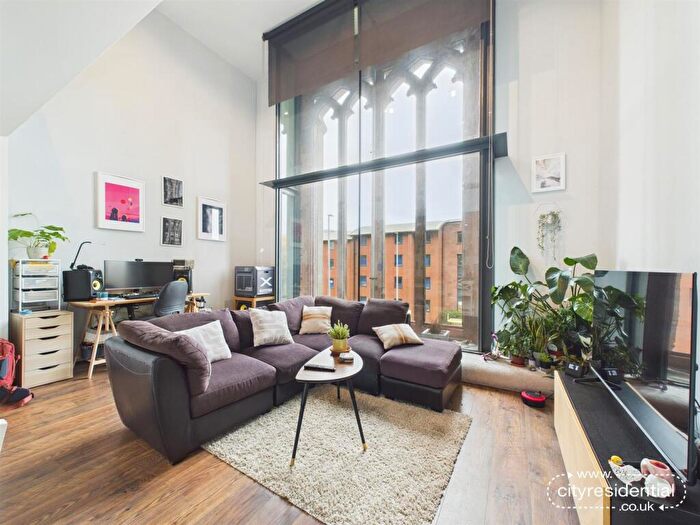 1 Bedroom Duplex For Sale In The Collegiate, Shaw Street, L6
