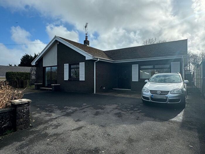 3 Bedroom Detached Bungalow For Sale In Hendre Road, Capel Hendre, Ammanford, Carmarthenshire., SA18