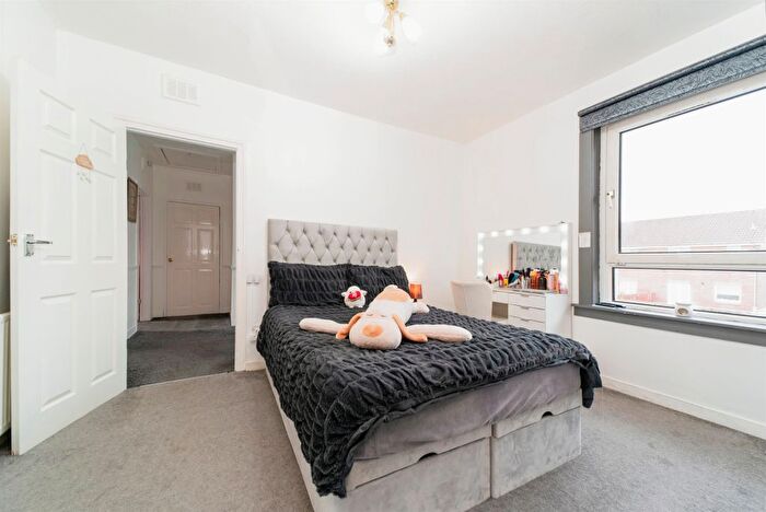 3 Bedroom Terraced House For Sale In Boydstone Place, Thornliebank, Glasgow, G46
