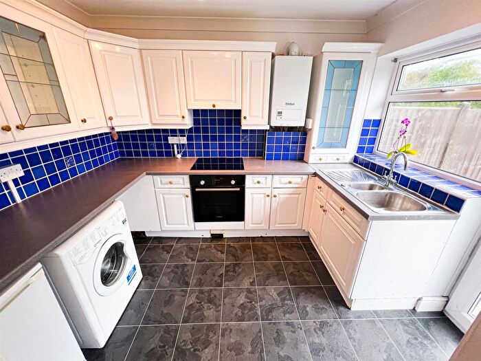 2 Bedroom Flat To Rent In Connaught Avenue, London, E4