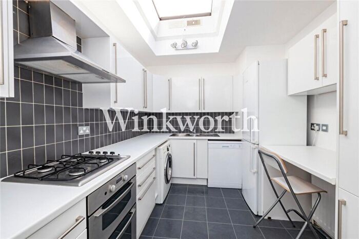 3 Bedroom Apartment To Rent In Chandos Way, London, NW11