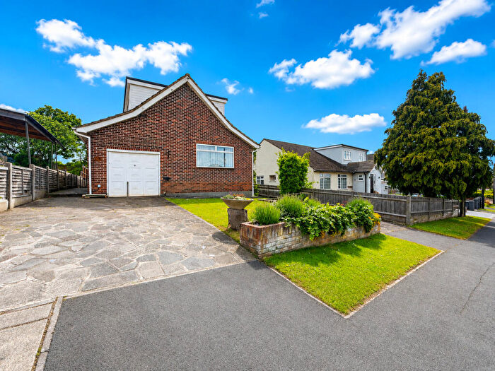 4 Bedroom Detached House For Sale In South Avenue, Hullbridge, SS5