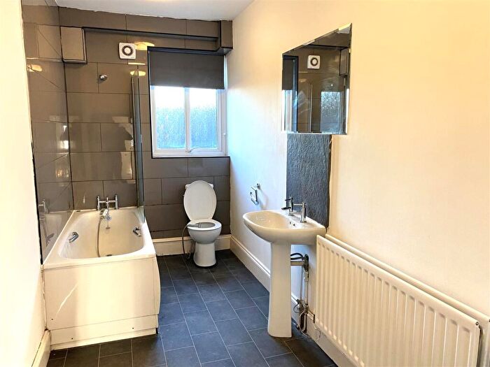 2 Bedroom Flat To Rent In Amy Road, Oxted, RH8