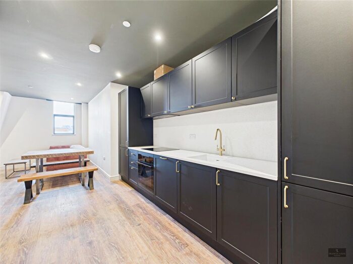 2 Bedroom Flat To Rent In Flat, Paternoster House, Exeter, EX4