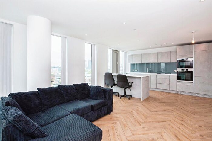 2 Bedroom Flat To Rent In Victoria Residence, Silvercroft Street, M15