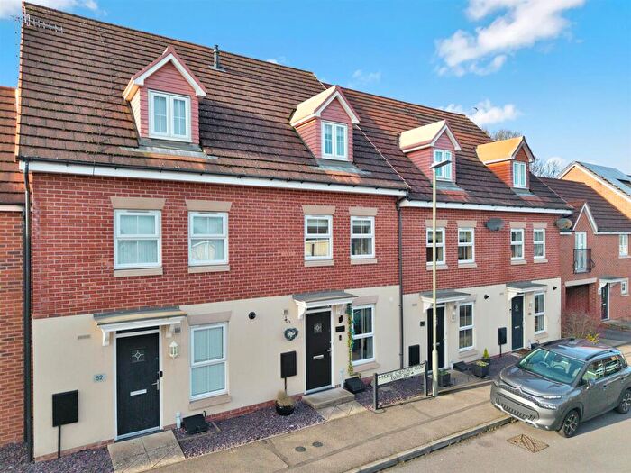 3 Bedroom Town House For Sale In Horse Chestnut Close, Chesterfield, S40