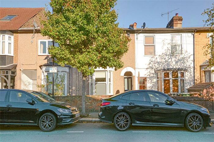 2 Bedroom Flat To Rent In Fraser Road, Walthamstow, London, E17