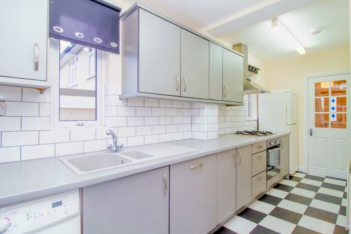 3 Bedroom Semi-Detached House To Rent In Cope Close, Botley, OX2