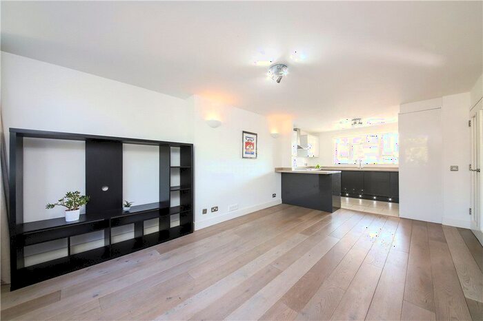 3 Bedroom Flat To Rent In Ladbroke Road, Holland Park, W11