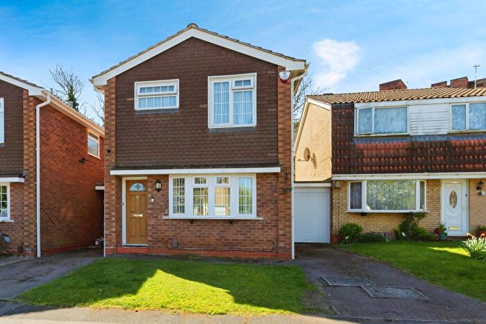 3 Bedroom Detached House For Sale In Waldale Drive, Leicester, LE2
