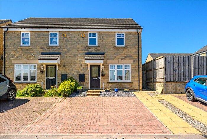 3 Bedroom Semi Detached House For Sale In Farriers Way, Lindley, Huddersfield, West Yorkshire, HD3