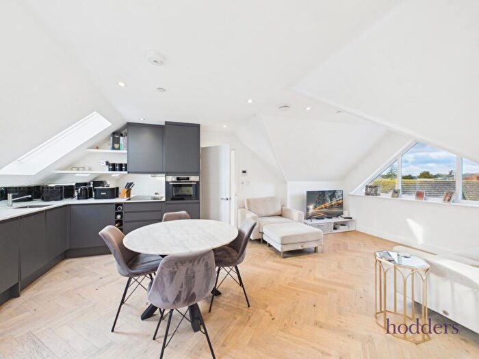 2 Bedroom Apartment For Sale In Chertsey, Surrey, KT16