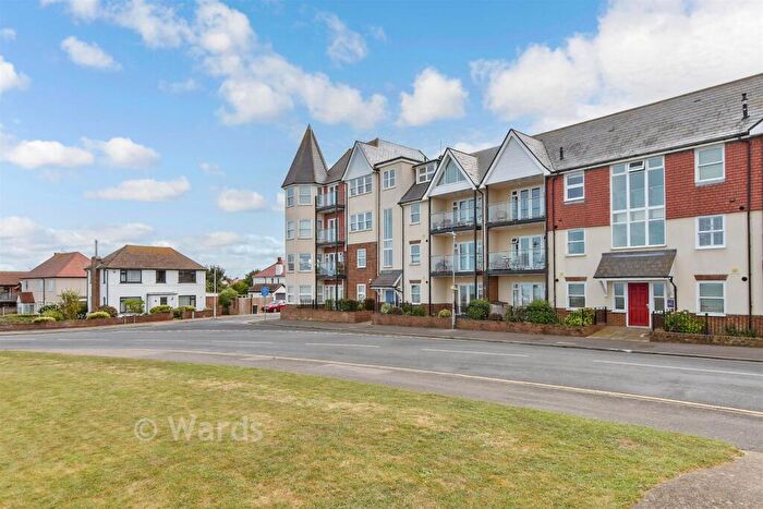 2 Bedroom Flat For Sale In Ridgeway Cliff, Herne Bay, Kent, CT6