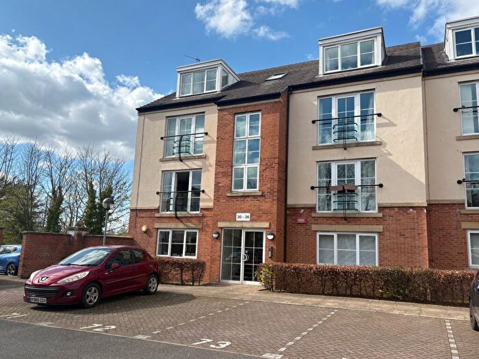 2 Bedroom Flat To Rent In Henconner Lane, Bramley, Leeds, West Yorkshire, LS13