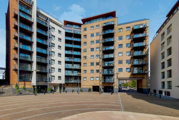 2 Bedroom Flat To Rent In Boardwalk Place, Canary Wharf, London, E14