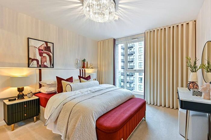 2 Bedroom Flat For Sale In Hayes Village, Hayes, UB3