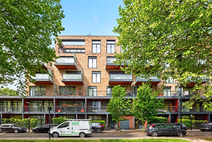 2 Bedroom Flat For Sale In Packington Road, London, W3