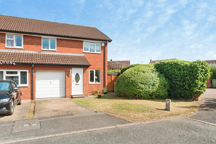 3 Bedroom Semi Detached House For Sale In Friary Gardens, Newport Pagnell, MK16