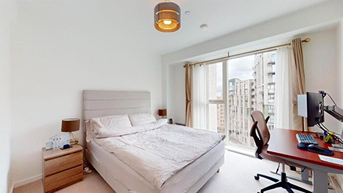 3 Bedroom Flat For Sale In Canning Town, London, E16