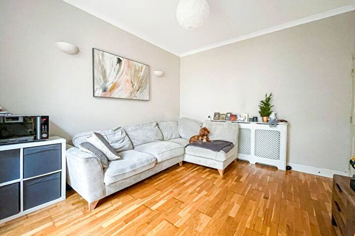 2 Bedroom Flat To Rent In Adela Avenue, Motspur Park, New Malden, KT3