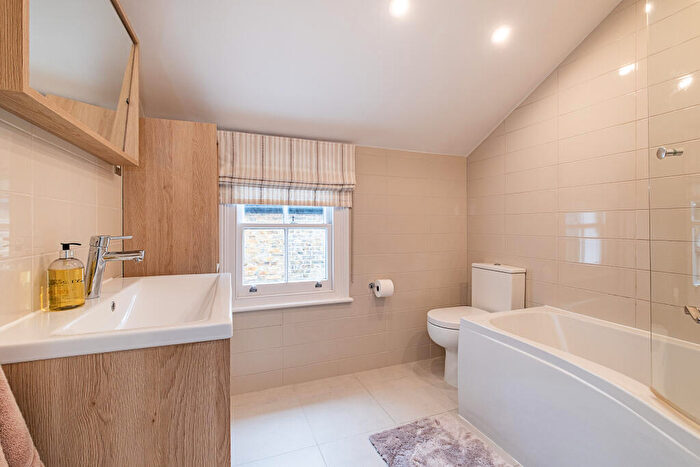 5 Bedroom House For Sale In Marmion Road, London, SW11