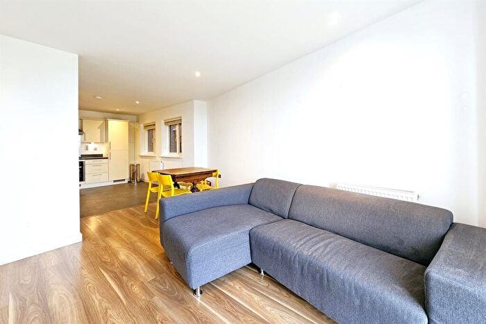 2 Bedroom Flat For Sale In Lansdowne Drive, Hackney, E8