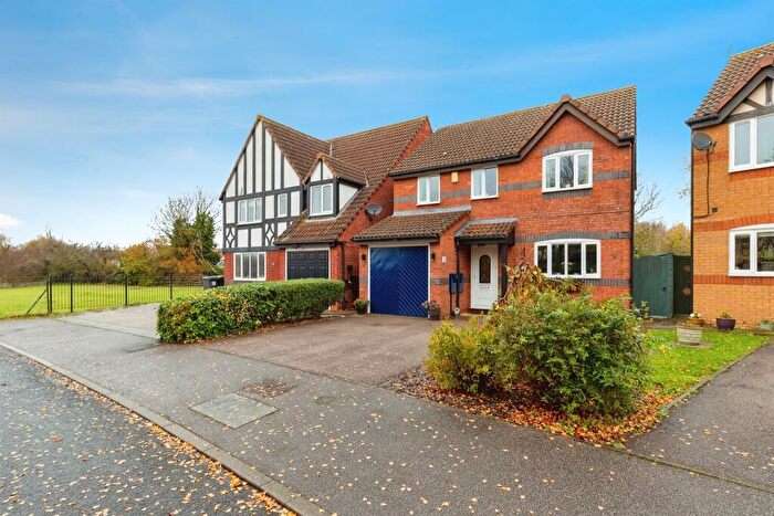 4 Bedroom Detached House For Sale In Waters End, Stotfold, Hitchin, SG5