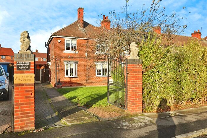 3 Bedroom End Of Terrace House For Sale In South Avenue, Worksop, S80